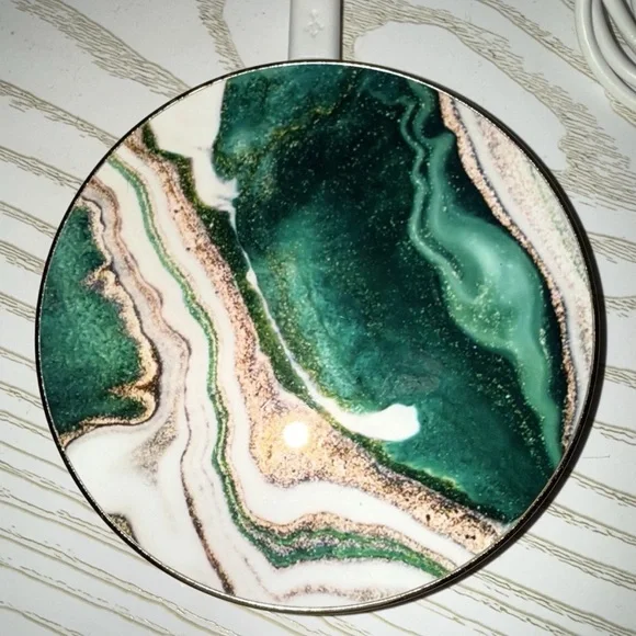 Ideal of Sweden Green/Gold/White Marble Wireless Magnetic Universal Charger - Picture 3 of 7